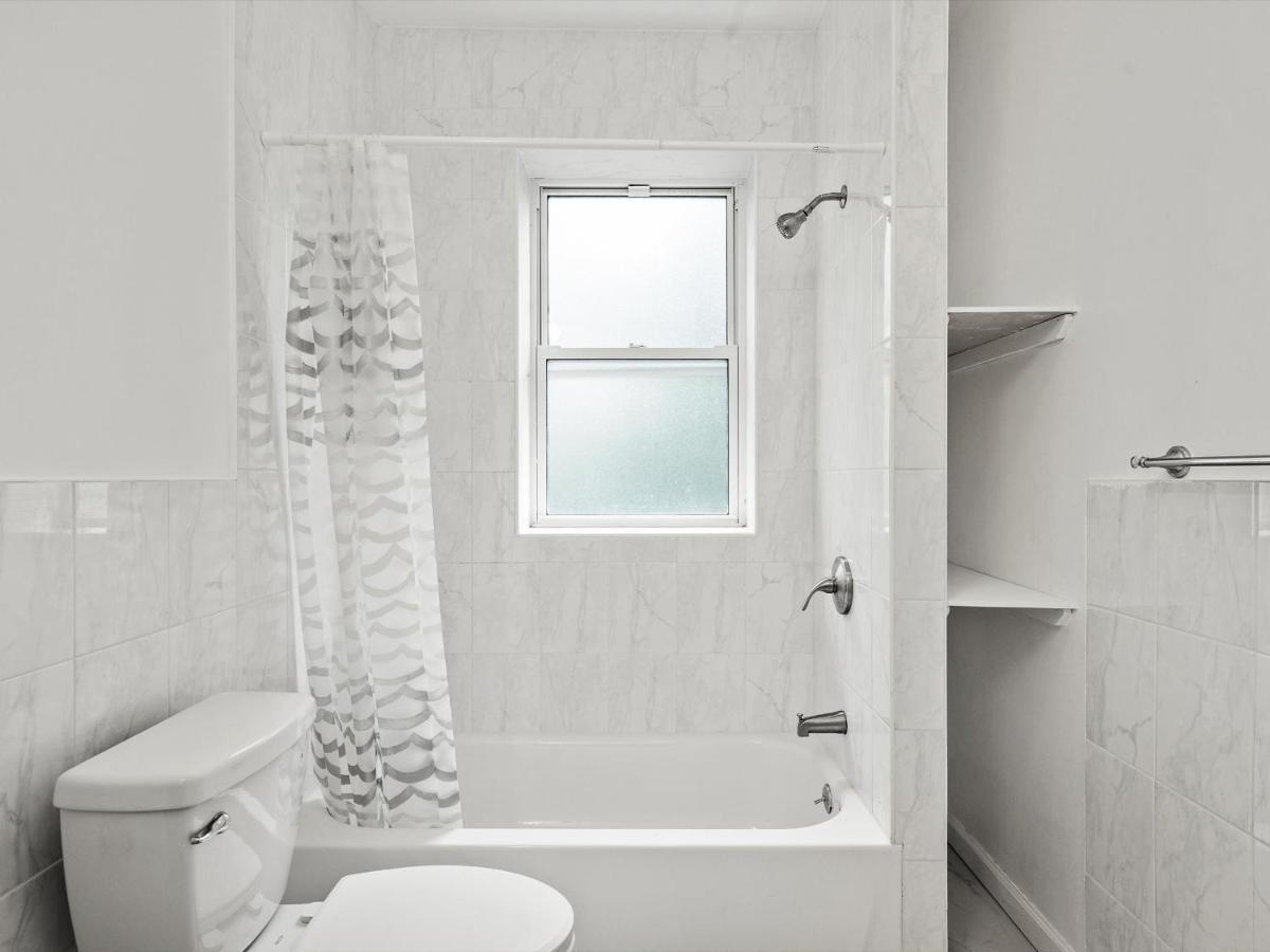Oakland/university @d Modern And Spacious Private Bedroom With Shared Séjour chez l'habitant *